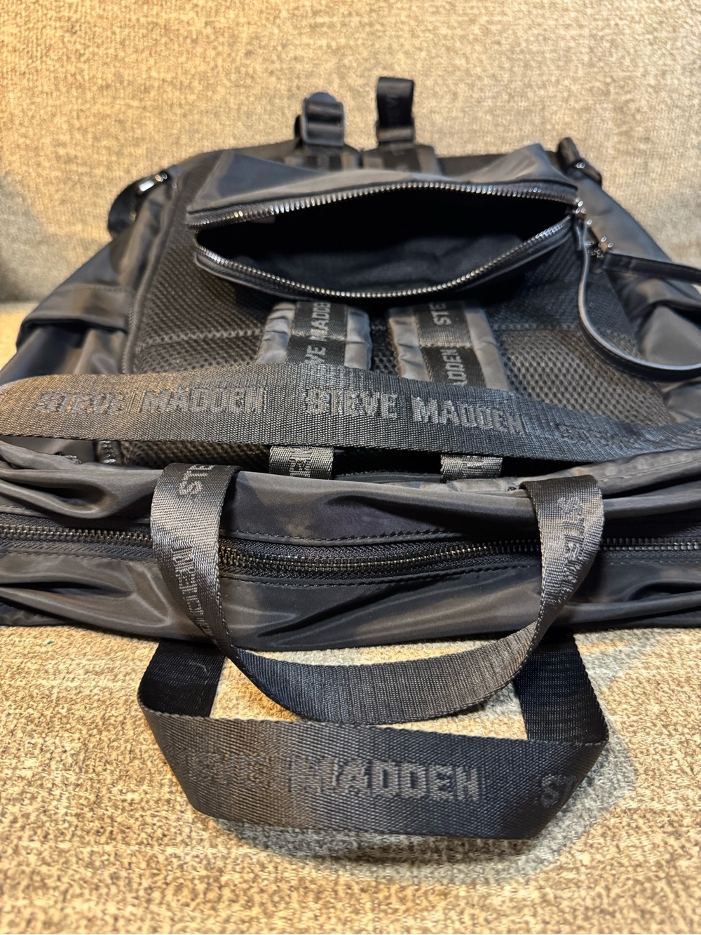 Steve Madden BMedhy Black Convertable  Backpack Style Tote - Picture 12 of 14